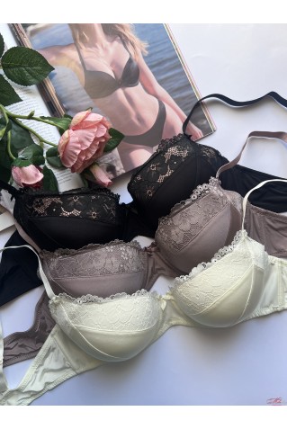 Бюстгальтер на тонкому поролоні прикрашений мереживом La Vivas 50236